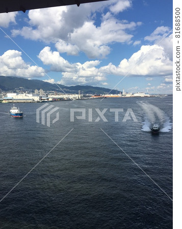 A sudden dead heat at sea! A sudden dead heat at sea! 81688500