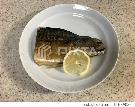 與鹽的烤鯖魚 81689085