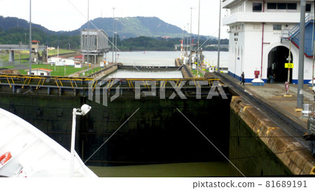 巴拿馬運河米拉弗洛雷斯門(太平洋一側),巴拿馬共和國 巴拿馬運河米拉弗洛雷斯門(太平洋一側),巴拿馬共和國 81689191