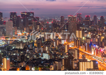 《大阪府》大阪黃昏夜景 81690692