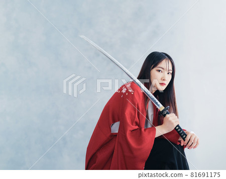 Female portrait of kimono with a sword 81691175