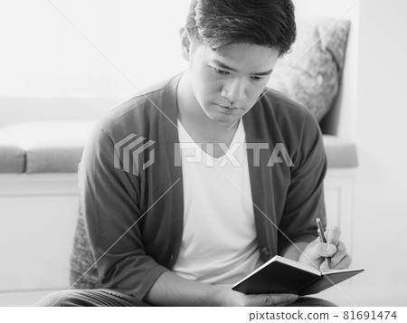 The characters written in this book were written in the year 亞辔年輕人人. 81691474