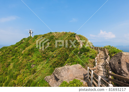 Keelung Island Lighthouse at the peak of keelung islet, taiwan 81693217