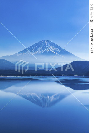 山梨縣身延町本棲湖的倒立富士山 81694138