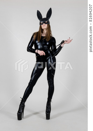 Sexy beautiful woman pole dancer posing Sexy beautiful woman pole dancer posing 81694207