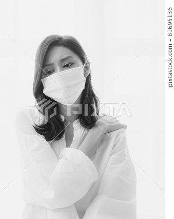 Young Asian woman wearing surgical mask feeling uncomfortable because of shoulder pain Young Asian woman wearing surgical mask feeling uncomfortable because of shoulder pain 81695136
