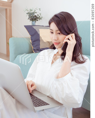 2015年，來自亞洲的女性外行人就手持機器和使用書寫電子設備進行了講座。 81695169