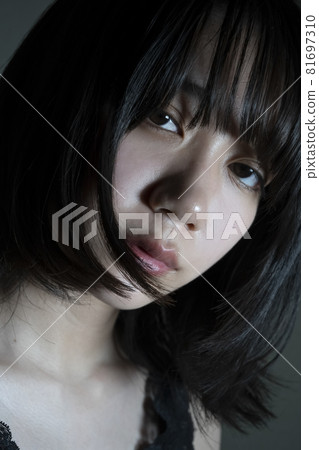 Written female portrait Written female portrait 81697310
