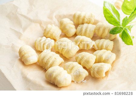 土豆麵疙瘩 81698228