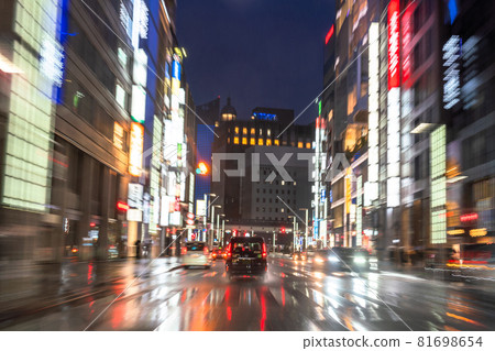 《Tokyo》 Sink-driving taxi, Ginza at night 81698654