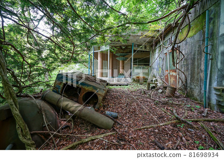 Abandoned Hotel Oyabu, Hokuto City, Yamanashi Prefecture 81698934