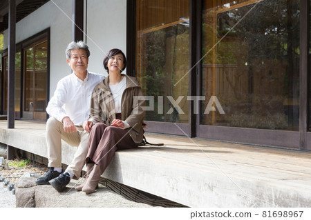 Senior couple trip A good couple who talks about memories that came on the porch Senior couple trip A good couple who talks about memories that came on the porch 81698967