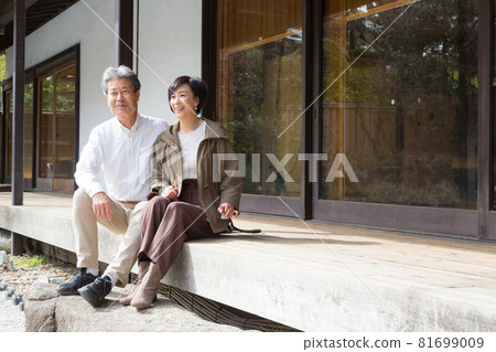 Senior couple trip A good couple who talks about memories that came on the porch 81699009