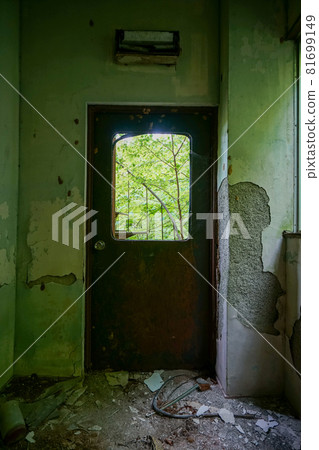 Abandoned Hotel Oyabu, Hokuto City, Yamanashi Prefecture 81699149