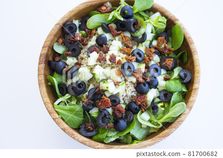 Quinoa, lettuce, lambs lettuce, black olives and cucumber salad 81700682