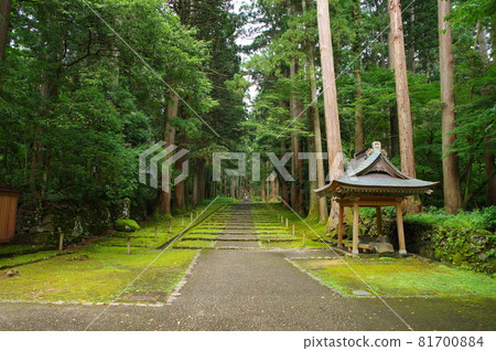 Hakusan Heisenji approach and Chozuya 81700884