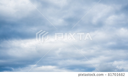 多雲的天空 81701682