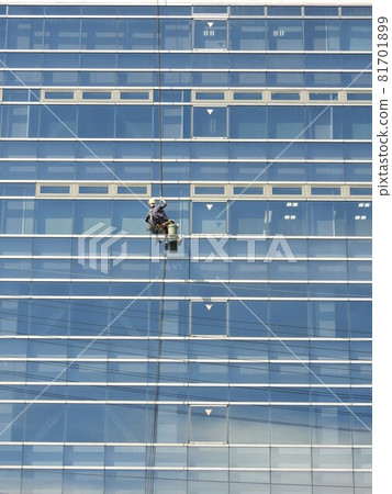 摩天大樓的窗戶清潔 81701899