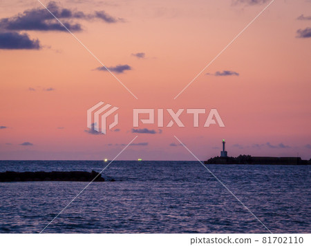 夕日浦海岸的粉紅夕陽 夕日浦海岸的粉紅夕陽 81702110