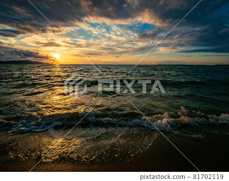 夕日浦海岸的壯麗日落 夕日浦海岸的壯麗日落 81702119