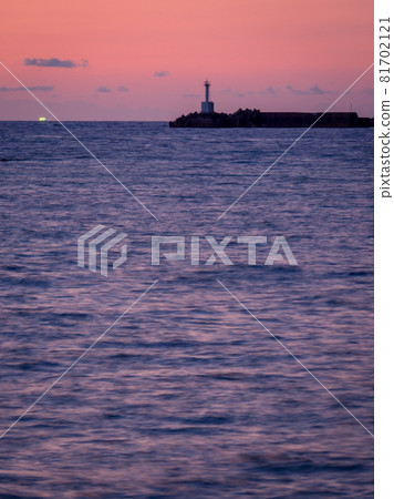 夕日浦海岸的粉紅夕陽 夕日浦海岸的粉紅夕陽 81702121