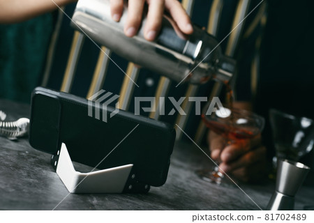 preparing a cocktail following a tutorial preparing a cocktail following a tutorial 81702489