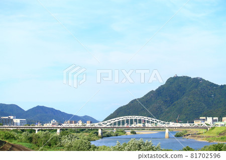 Scenery of Gifu City, Mt. Kinka and Chusetsu Bridge 81702596