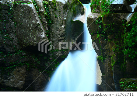 Yumori Park, Ryujin no Taki, a deep waterfall with beautiful water color 81702711