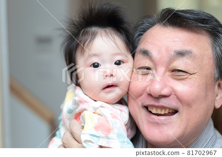 Babies and seniors wearing Jinbei to prepare for the summer festival Babies and seniors wearing Jinbei to prepare for the summer festival 81702967