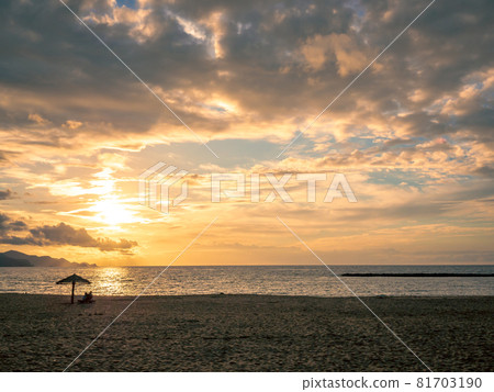夕日浦海岸的日落 81703190