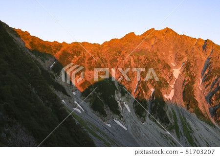 摩根羅斯染成的穗高山脈 摩根羅斯染成的穗高山脈 81703207