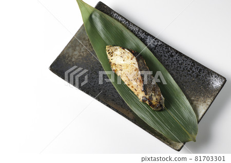 A bird's-eye view of the sablefish grilled in Saikyo on a white background A bird's-eye view of the sablefish grilled in Saikyo on a white background 81703301