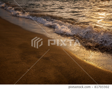 夕陽反射的海灘 夕陽反射的海灘 81703302