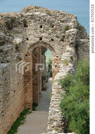 Ruins of roman villa Grottoes of Catullus in sirmione at lake garda in itlay 81703528