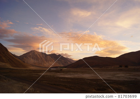 印度拉達克的黎明 81703699