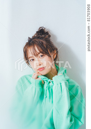 連帽衫女孩 連帽衫女孩 81703908