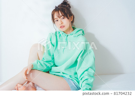 連帽衫女孩 81704232