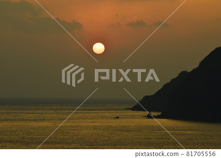 Amami Oshima Tourist Attractions Chichienzaki Sunset East China Sea and Sunset Tropical Resort World Natural Heritage 81705556