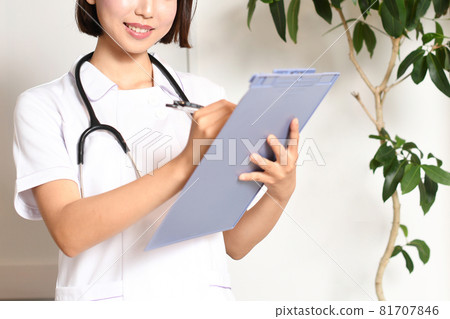 Young woman of healthcare worker in the room Young woman of healthcare worker in the room 81707846