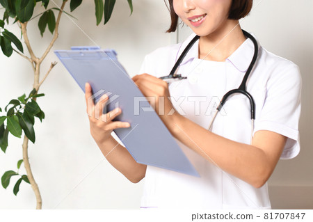Young woman of healthcare worker in the room Young woman of healthcare worker in the room 81707847