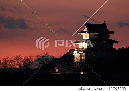 Sekijuku城堡的日落和富士山 81708363