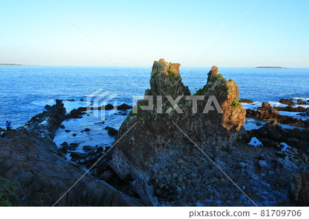 雙路小路，海岸，海灘，燈塔，熔岩，海浪，夜景，晚上 81709706