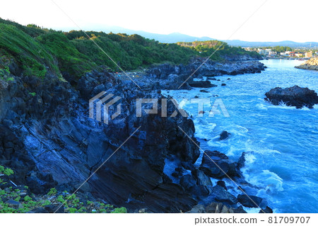 雙路小路，海岸，海灘，燈塔，熔岩，海浪，夜景，晚上 81709707