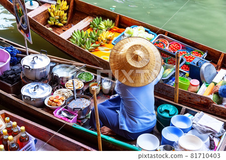 Traditional floating market in Damnoen Saduak near Bangkok. Thailand Traditional floating market in Damnoen Saduak near Bangkok. Thailand 81710403