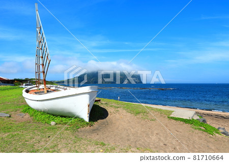 Sailboat, Gwangchigi Beach, coast, seaside, sunrise peak, lava, sea, tourist attraction, 81710664