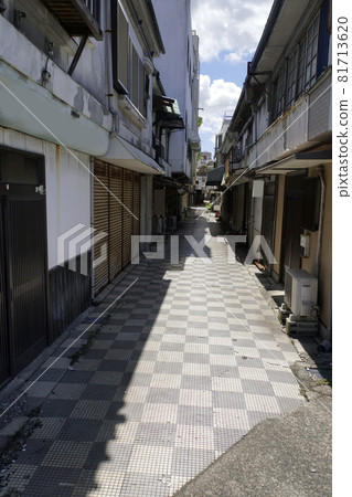 A deserted backstreet in the daytime A deserted backstreet in the daytime 81713620