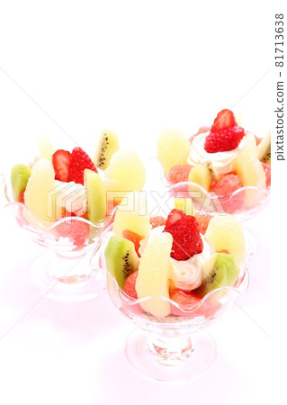 Tosa Pomelo Grapefruit Kiwifruit Strawberry Fruit 甜點明亮的背景 81713638