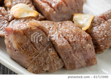 Hitokuchi steak. Hitokuchi steak. 81713990