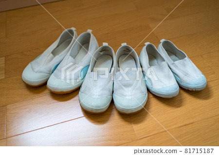 Kindergarten / elementary school shoes 81715187