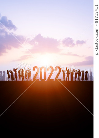 2022 New Year image for business People who are pleased New Year's card 81715411